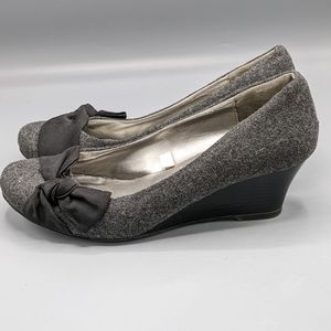 REPORT Shoes Womens 10 Wide Career Gray Black Bow Round Toe Platform Slip On